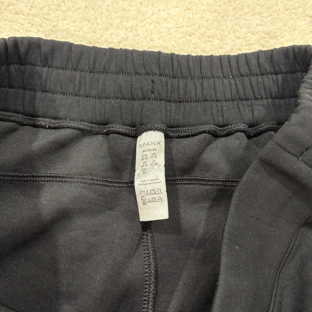 SPANX Airessentials Straight Leg Pant Black Size Medium